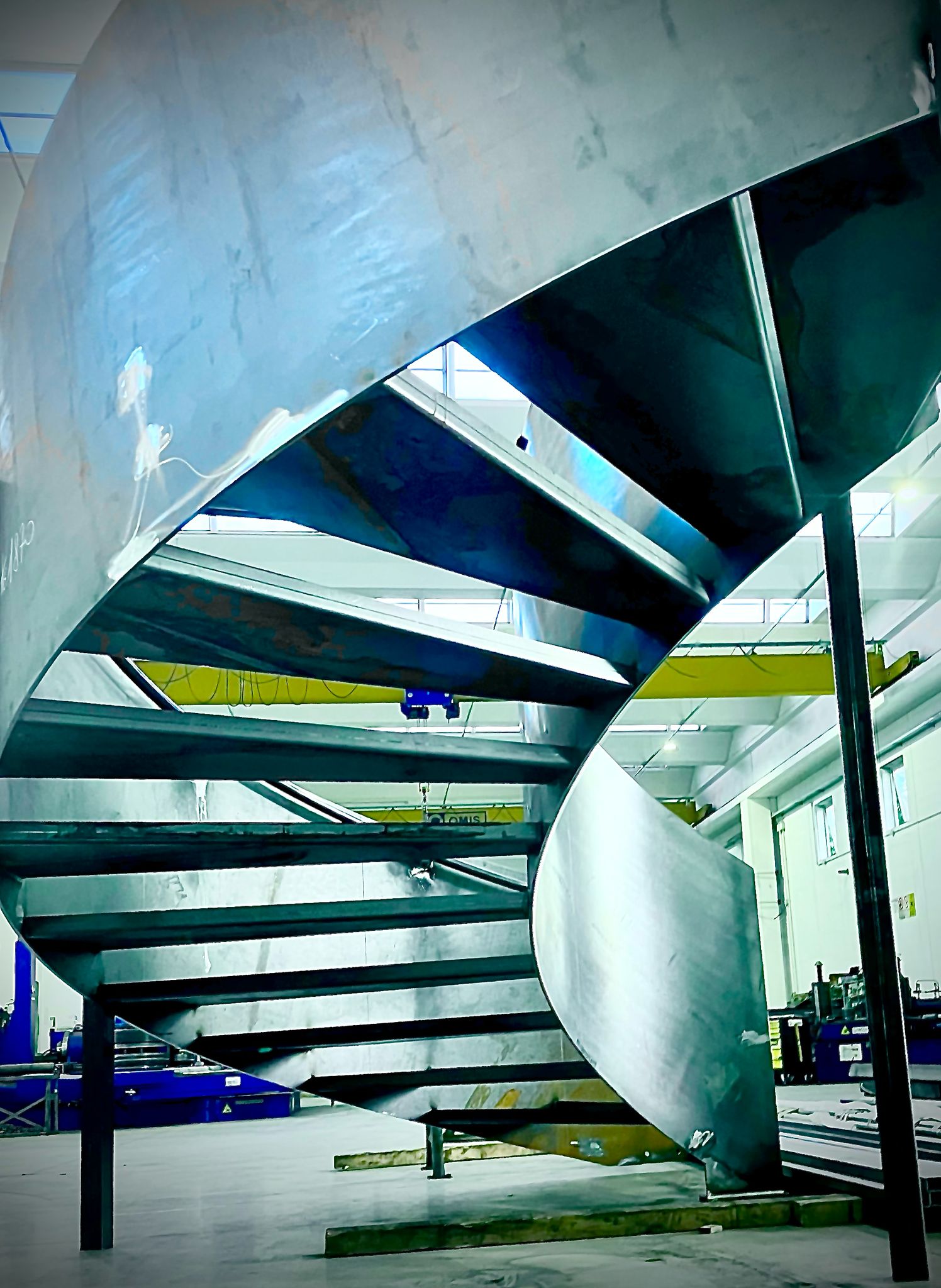 Elicoidal bended stairs