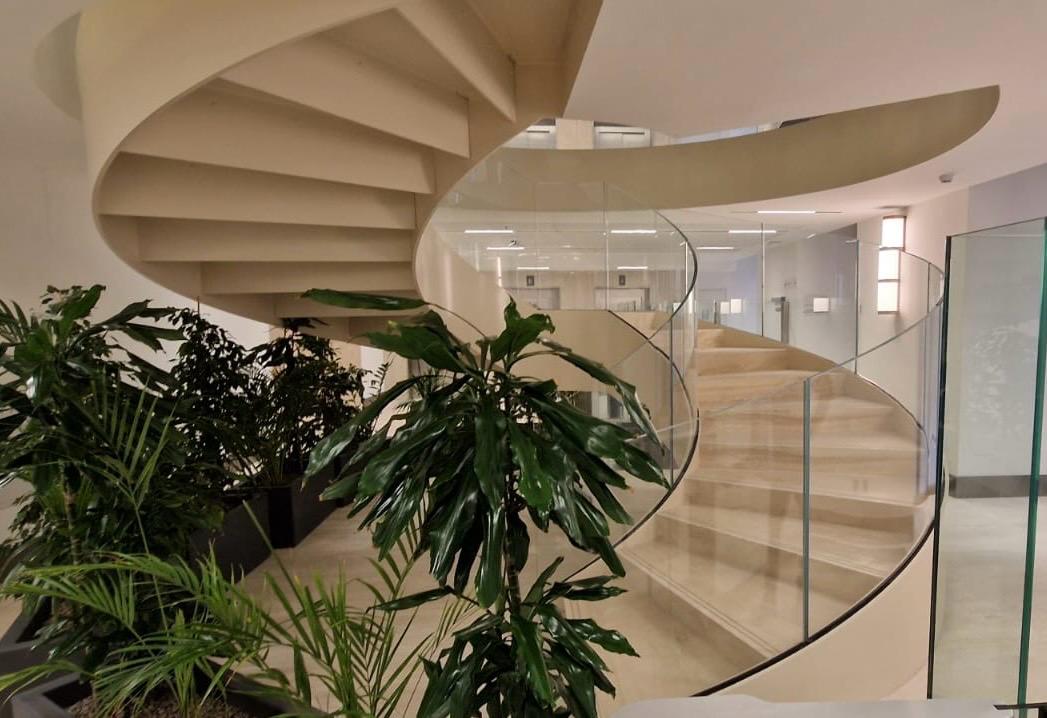 Elicoidal bended stairs